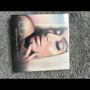 Huda Beauty Winter Solstice Highlighter Palette
